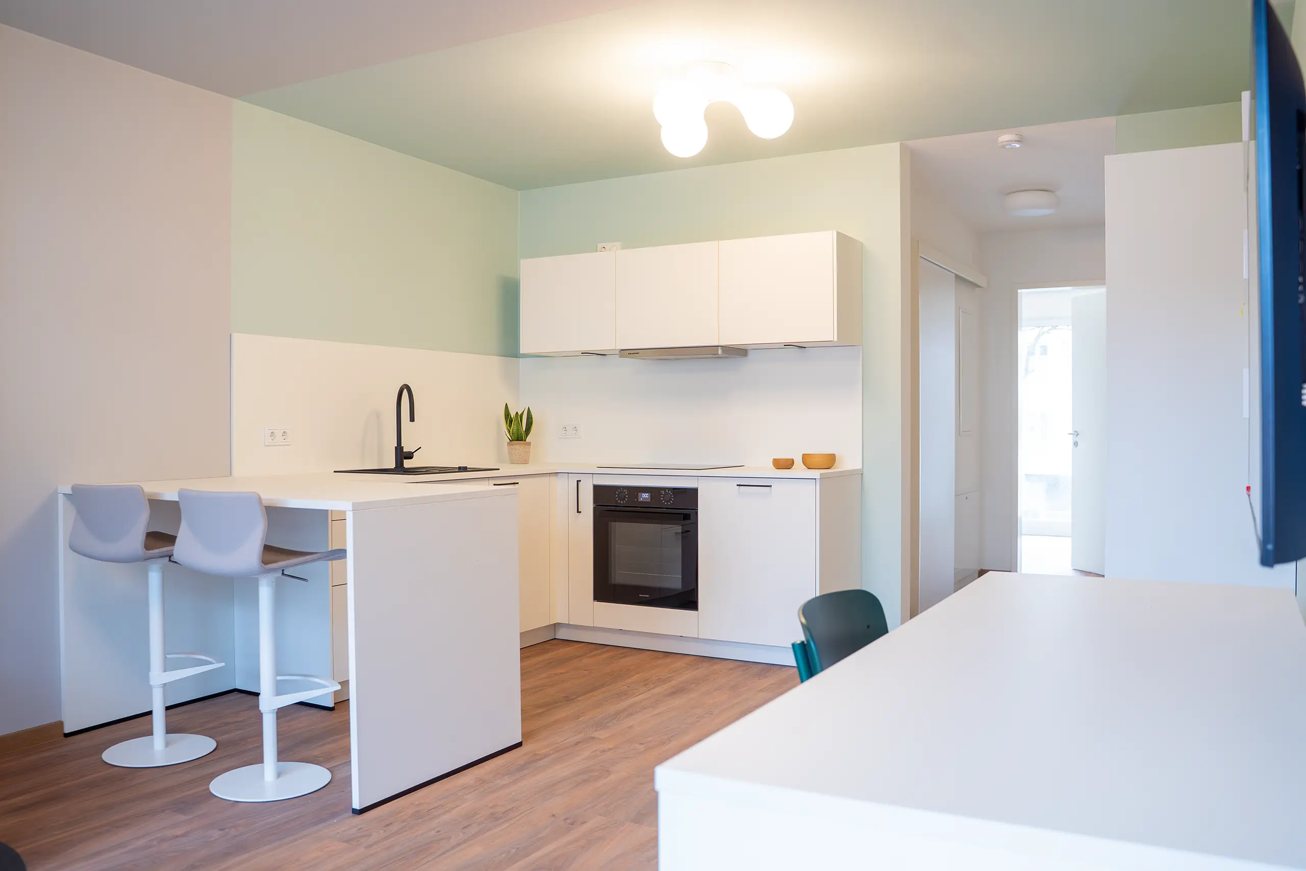 Kohsi Vita Apartments Kueche und Essbereich